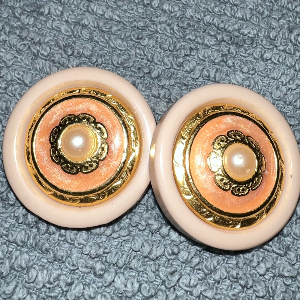 Vintage clip earrings unsigned